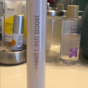 New in wrapping Rodan & Fields Lash Boost